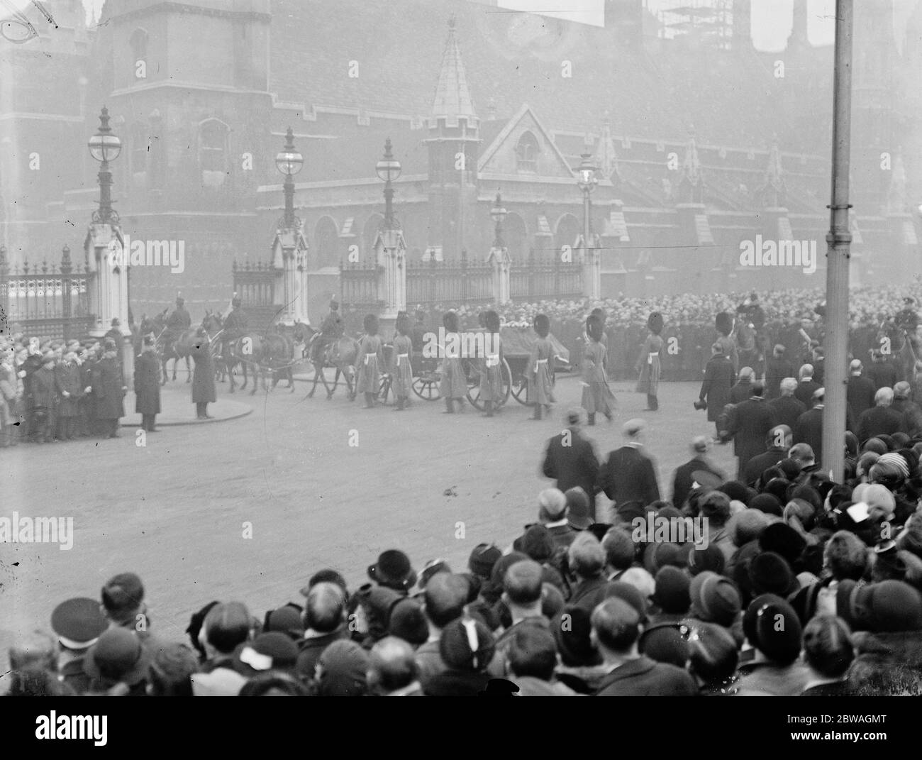 Die Beerdigung von König George V. der Sarg Ankunft in Westminster Hall für die Lüge im Zustand 23. Januar 1936 Stockfoto