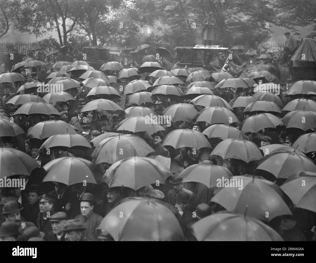 Protesttreffen auf dem Tower Hill, um die Internierung aller Deutschen zu fordern. Stockfoto