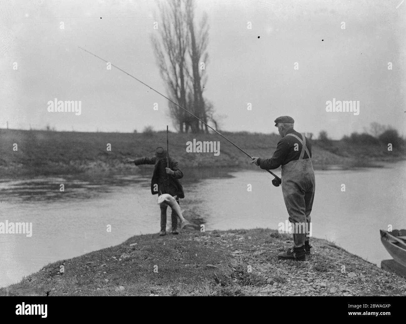 Lachsfischen auf dem Wye in Hampton Bishop. Gerade verpfeifelt , Erfolg 30 September 1922 Stockfoto