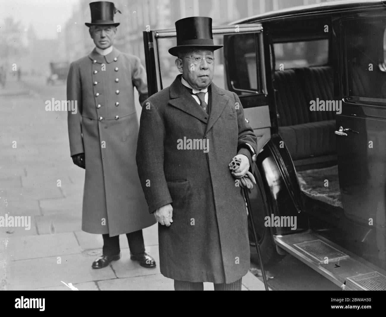 Prinz Tokugawa , Präsident des Japanischen Roten Kreuzes, verließ sein Londoner Hotel, um den König am Buckingham Palace zu sehen 2. November 1933 Stockfoto