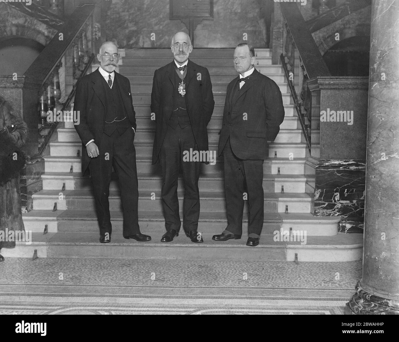 Croydon Wahlergebnis rechts , Sir Allan Smith ( O U ) links , Alderman Howard Moulder 29 November 1919 Stockfoto