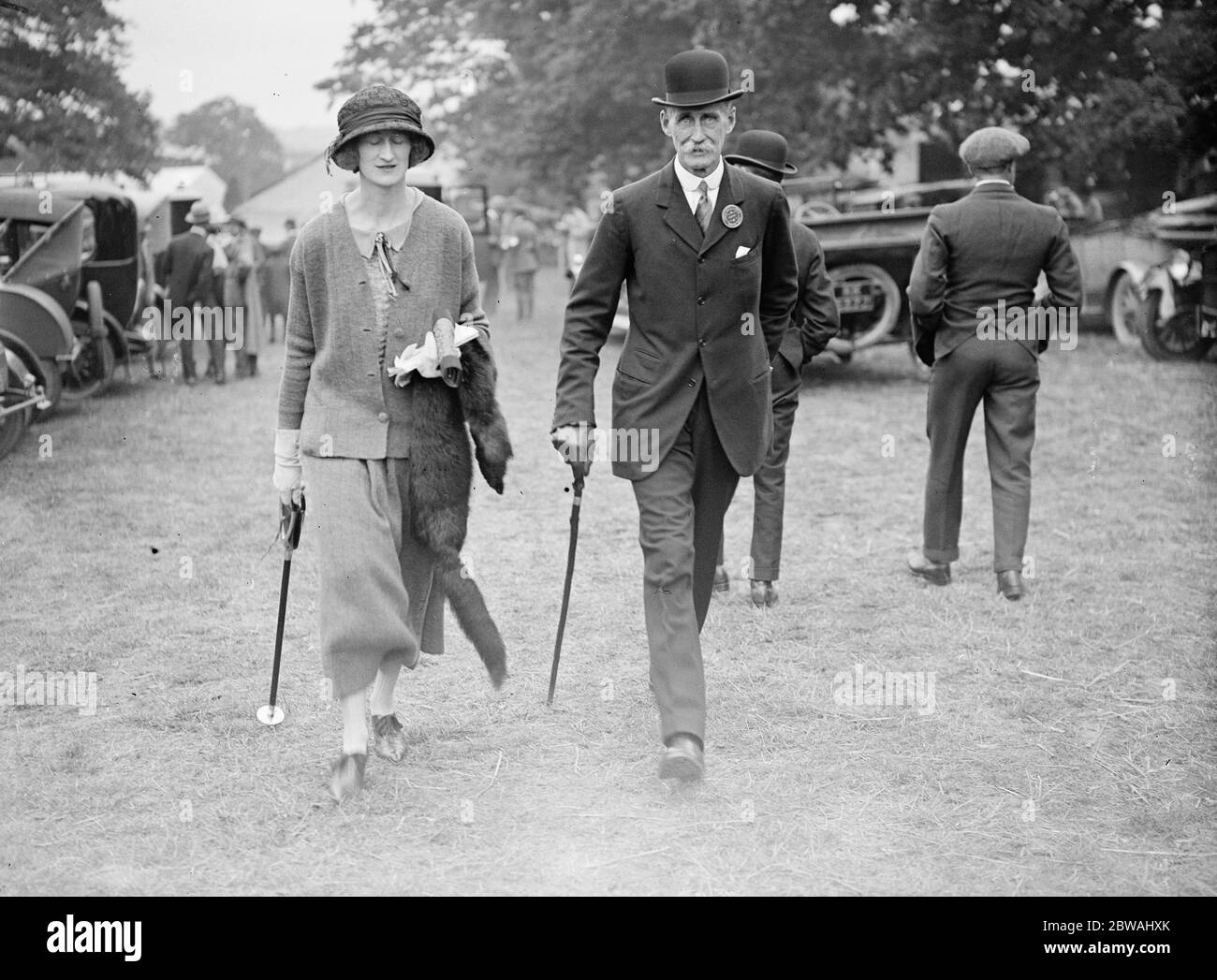 Tunbridge Wells und South East Counties zeigen im Tunbridge Wells Hon Sylvia Portman mit Lord Henry Nevill 27 July 1923 Stockfoto