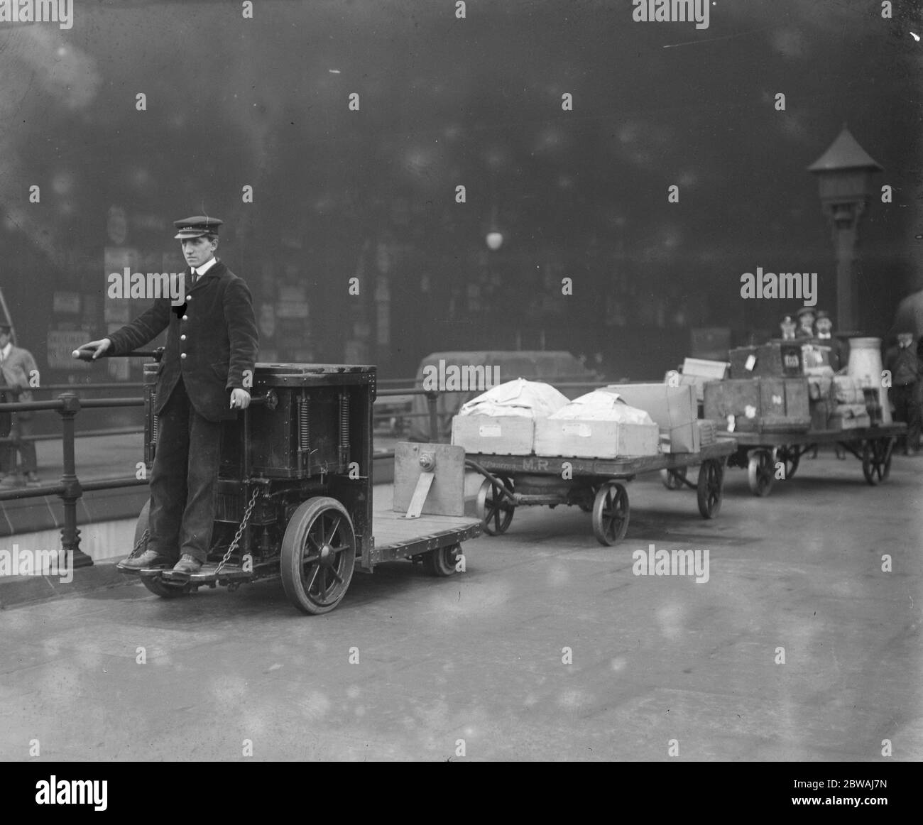 Elektrische Gepäckwagen in St Pancras Stockfoto