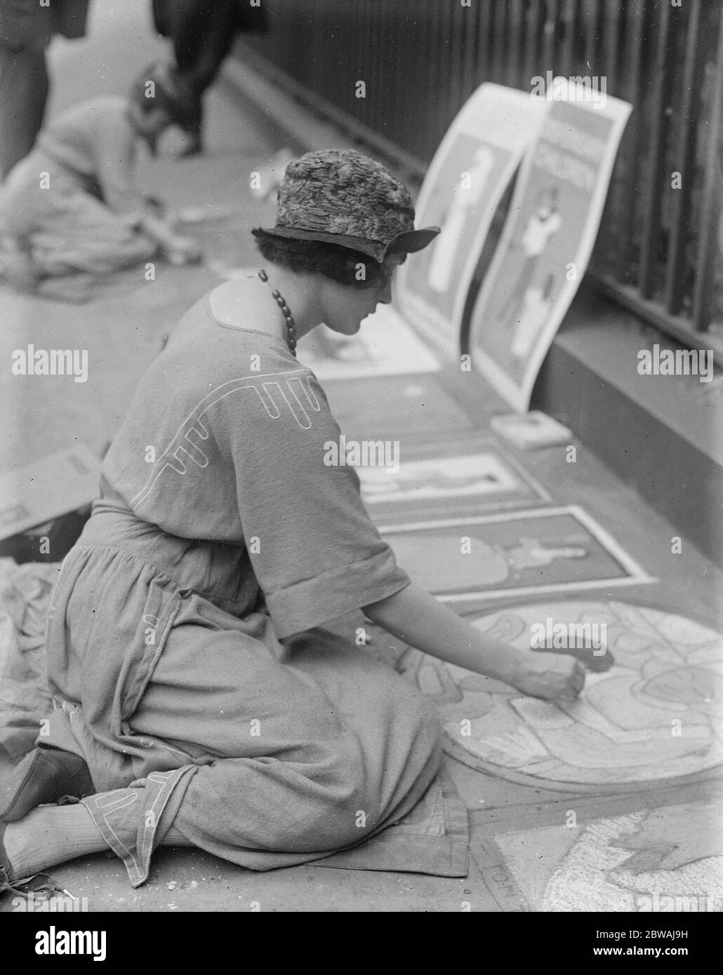 Gesellschaft Dame als Pflaster Künstler Stockfoto