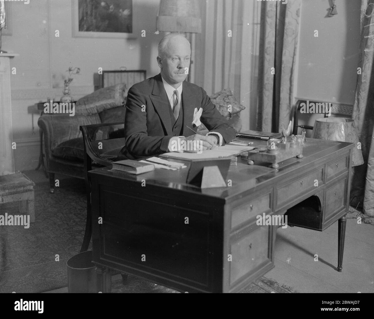 Der Earl of Bessborough fotografierte in seinem Londoner Haus, anlässlich der Ankündigung seiner Ernennung zum Generalgouverneur von Kanada am 10. Februar 1931 Stockfoto