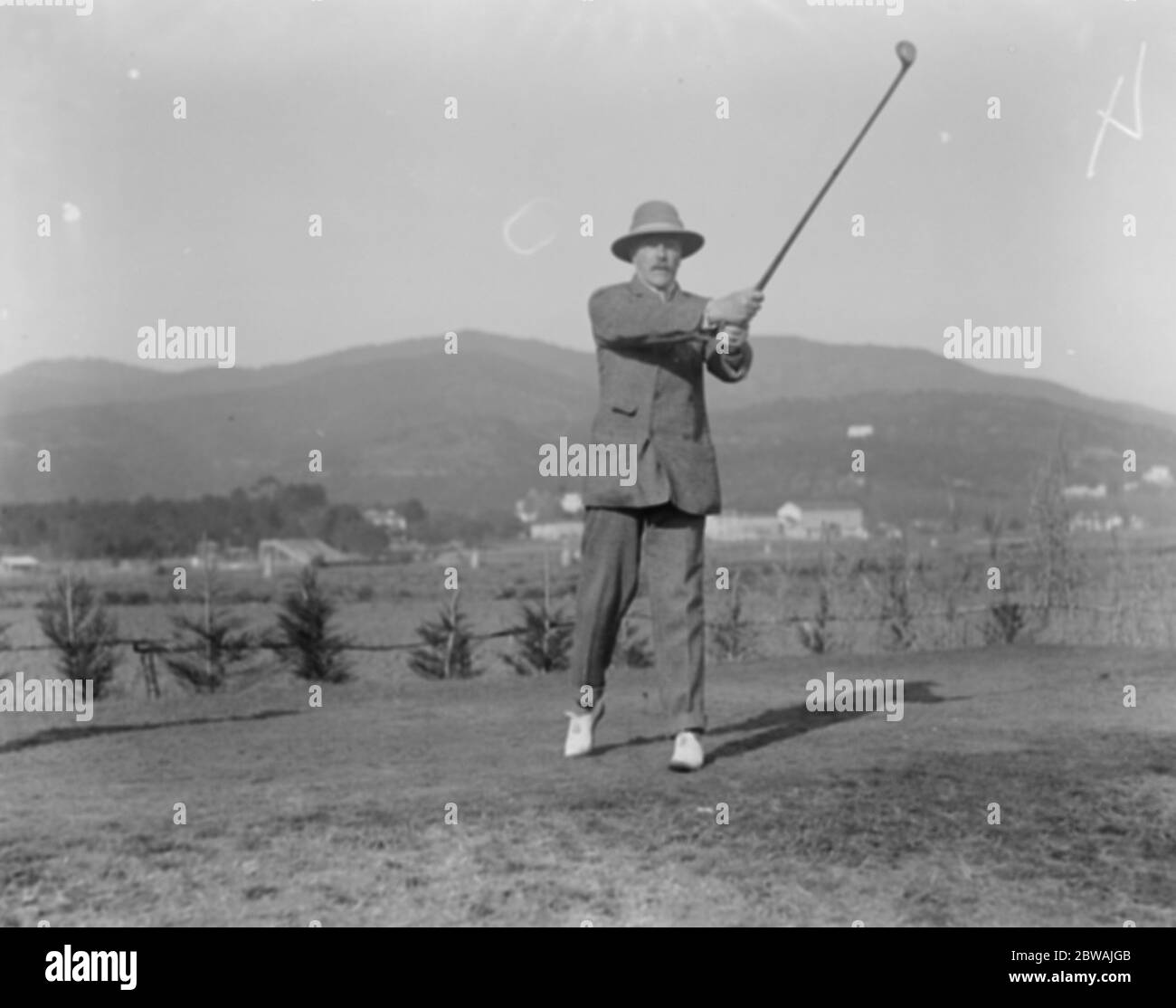 Internationale Gesellschaft im Cannes Golf Club . Großherzog Michael. Großherzog Michael Michailowitsch von Russland 29. Januar 1921 Stockfoto