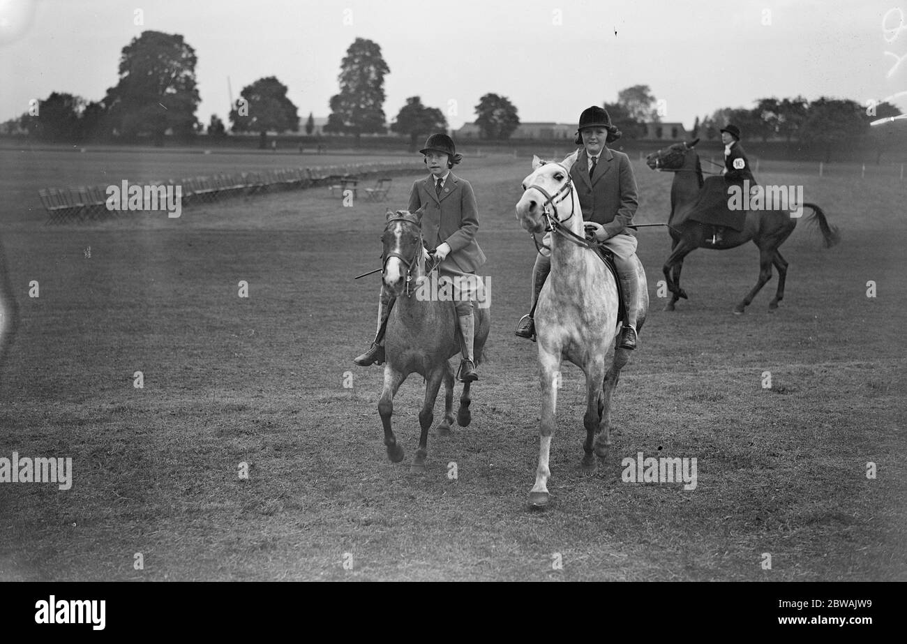 Ranelagh Pony Show und Sport Tag Hon Sheila ( jünger ) und Pamela Digby 8 Juni 1932 Stockfoto