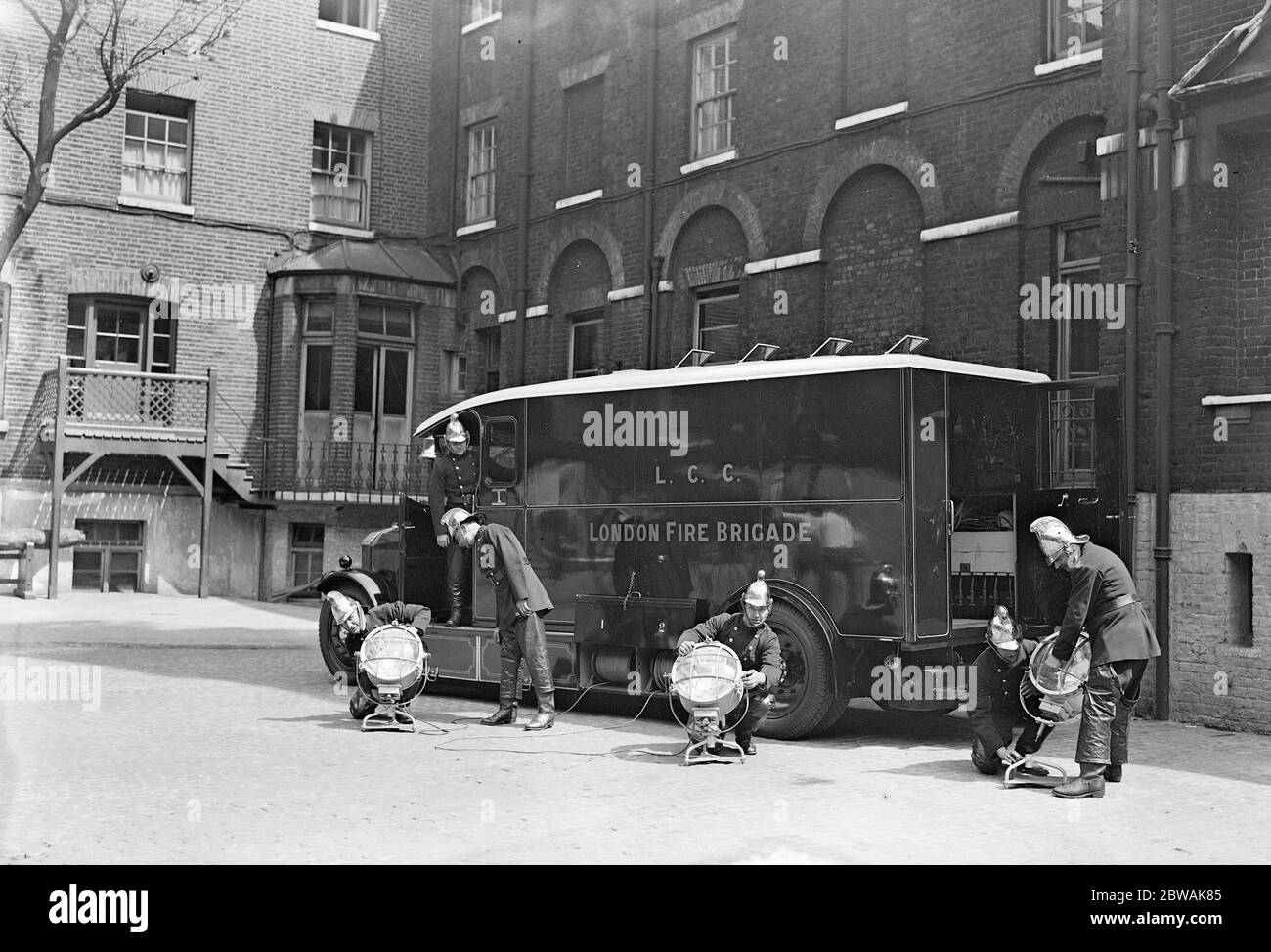 London Fire Engine beim Einrichten der Beleuchtung Stockfoto