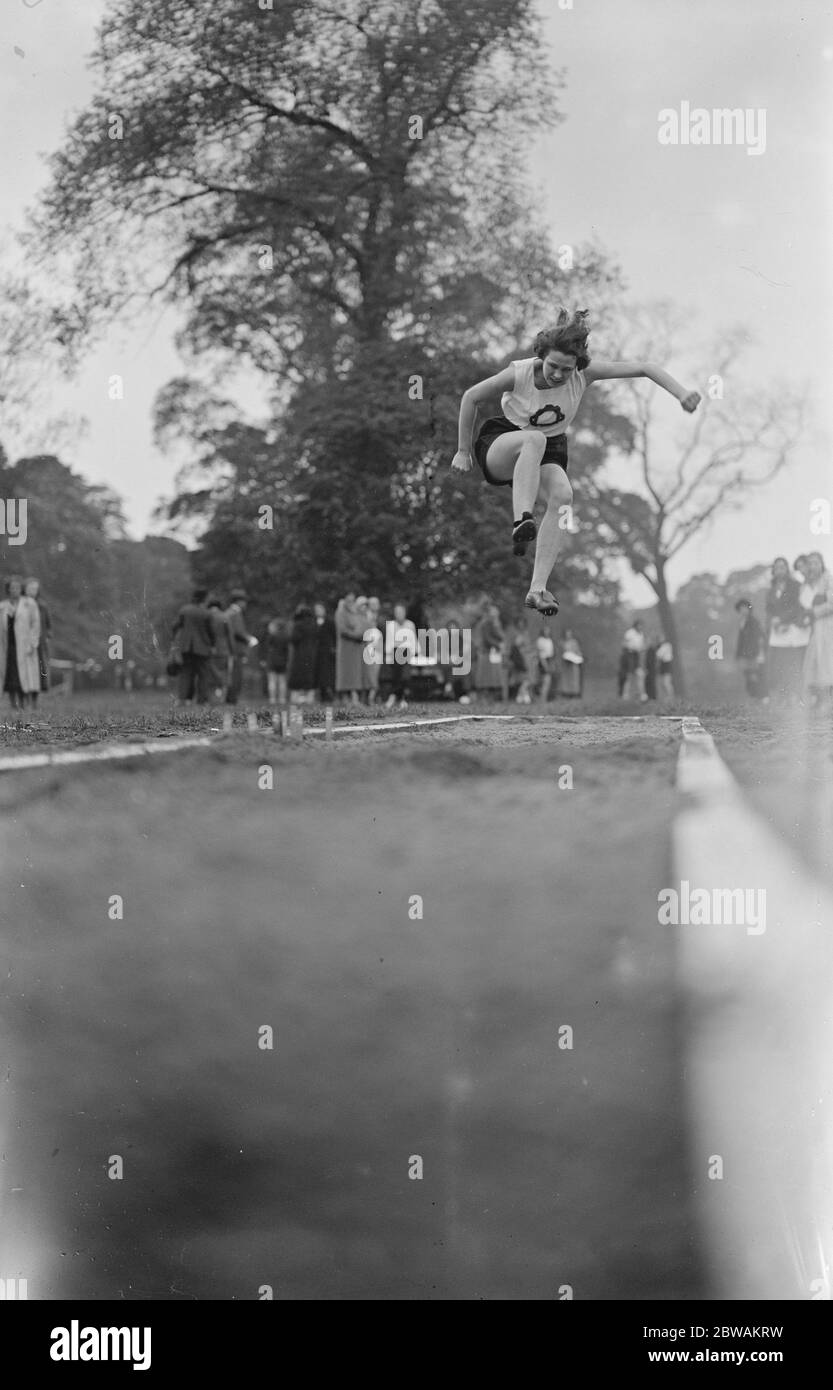 Frauen Sport im Regent's Park Miss Violet Webb gewinnt den Weitsprung (Polytechnic und British Champion 13 Mai 1933 Stockfoto