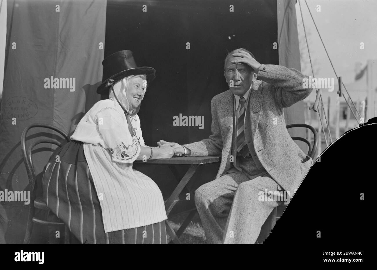 Bühne und Bildschirm gymkhana und Garten Party in der De Haviland Flugschule, Hatfield Sir Gerald Du Maurier hat sein Vermögen erzählt von "Welsh Wilkins" Stockfoto