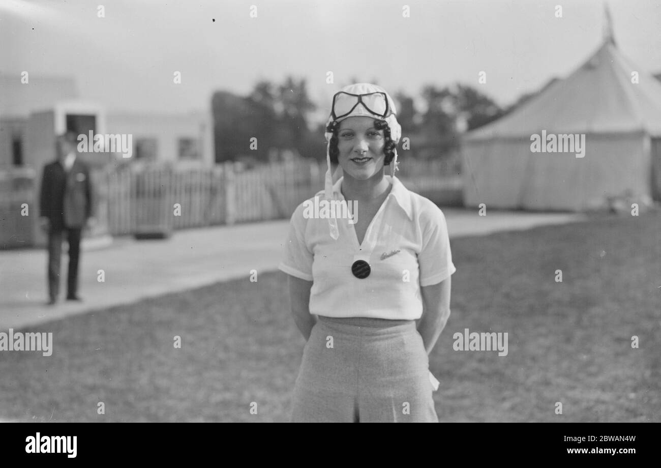 Bühne und Leinwand Gymkhana und Garten Party in Hatfield Miss Paddie Naismith Eirane Naismith, besser bekannt als Paddy, obwohl sie es geschrieben Paddie, war eine Schauspielerin, eine Luft Hostess für die British Air Navigation Company, ein Pilot und ein Rennfahrer Stockfoto