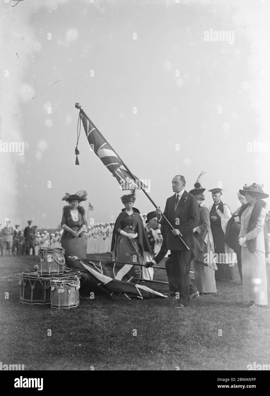 Auf dem Gras von Drumbeg an die dritte Batterie Antrim Freiwilligen Stockfoto