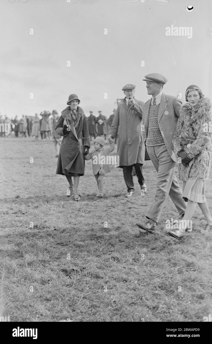 Der Herzog von Rutland 's Jagd Punkt zu Punkt Rennen in Long Clawson, in der Nähe von Melton Mowbray. Hon Edward und Frau Greenall . 1933 Stockfoto