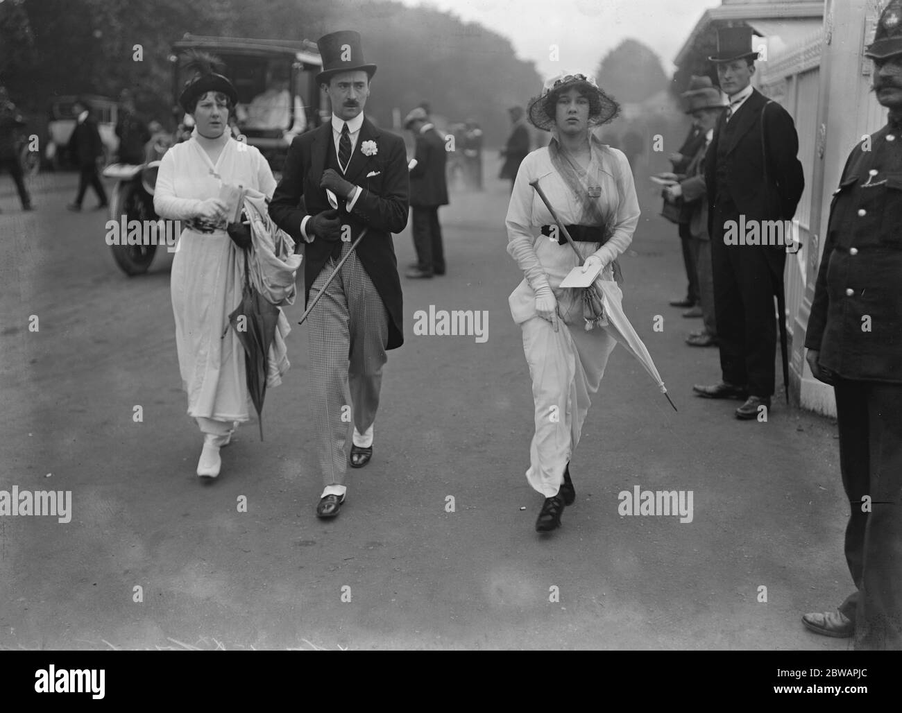 Graf und Gräfin Dino Spetia bei der Ankunft bei den Royal Ascot Races Stockfoto