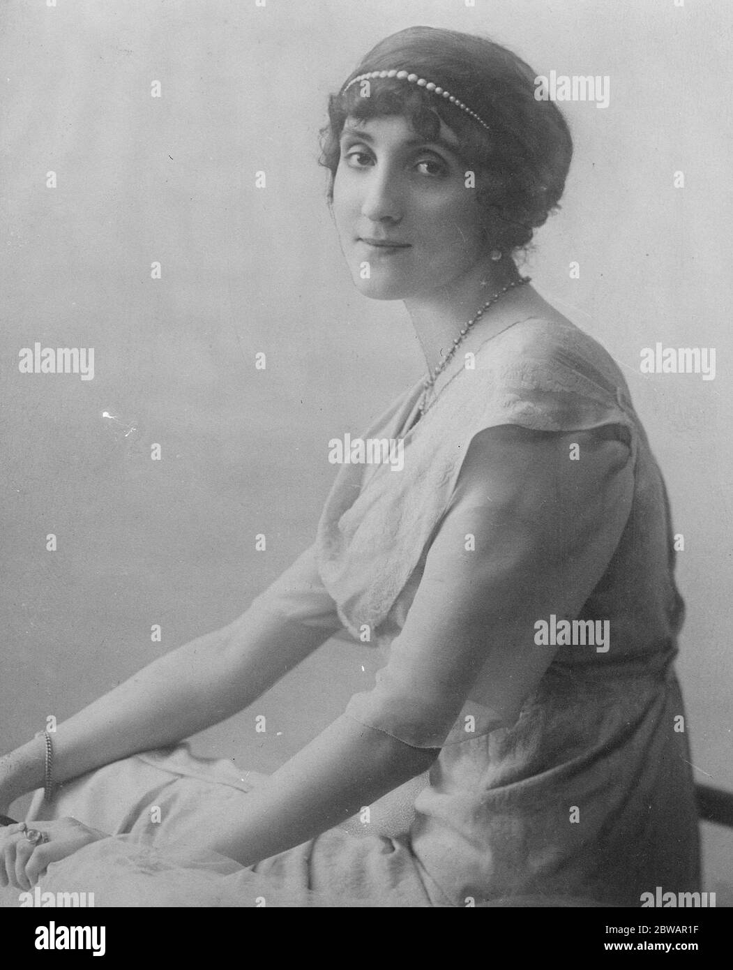 Königin von Italien ' s Nichte als Künstler Prinzessin Marina Petrovna von Russland , die ein professioneller Künstler geworden ist 5 September 1922 Stockfoto