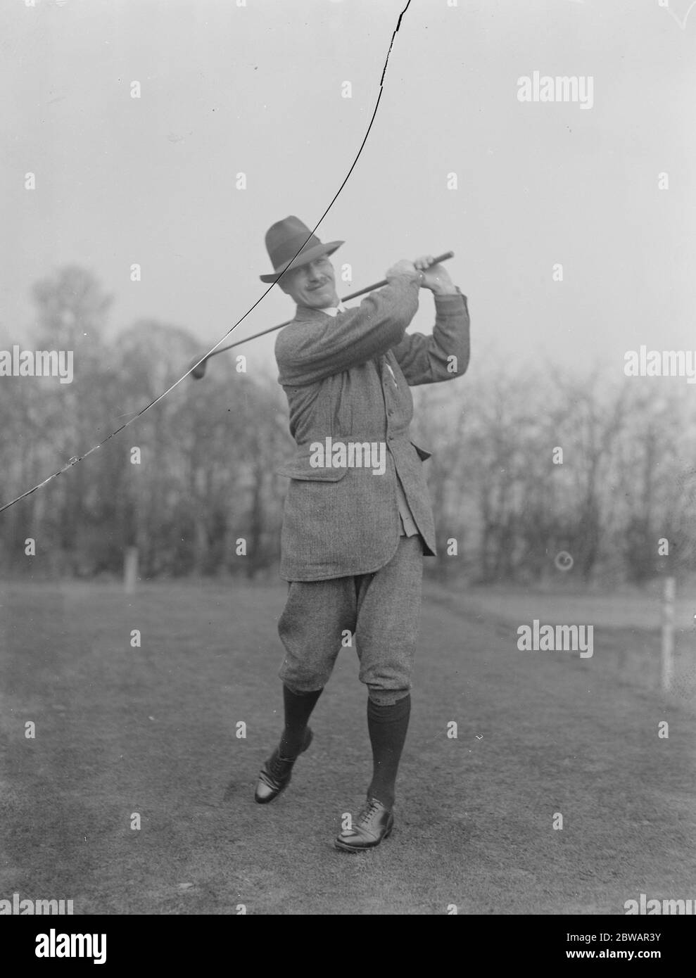 Golf im Northwood House of Commons gegen Sandy Lodge Club RT Hon Colonel F S Jackson Fahren 28. Februar 1920 Stockfoto