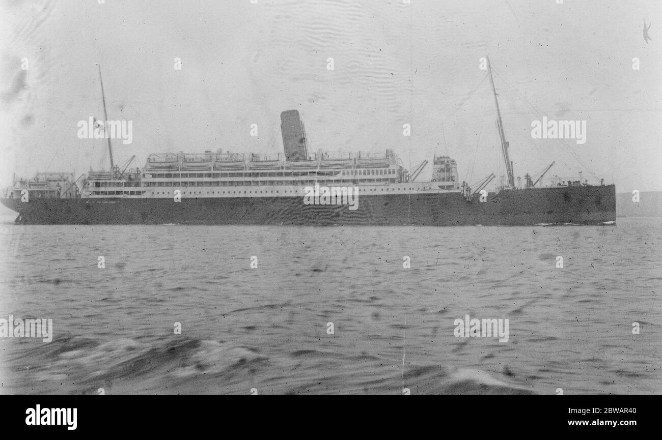 Der gestrandete Liner der Linienschiff der Royal Mail Steam Packet Company ' Almanzora ', der mit 1200 Passagieren von Bazil nach England fuhr, lief auf einer Sandbank vor der portugiesischen Küste am 8. September 1921 Stockfoto