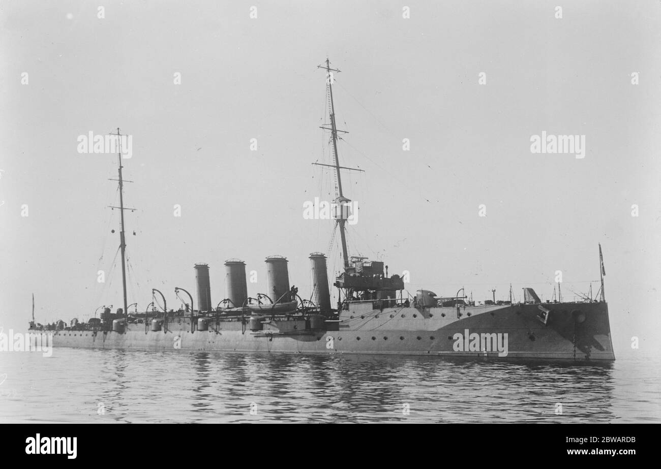 Chance, den Cruiser HMS Newcastle kaufen der Cruiser HMS Newcastle gebaut vor elf Jahren zu einem Preis von £ 35,000 ist bei Chatham zum Verkauf HMS Newcastle 29 Dezember 1920 vorbereitet werden Stockfoto