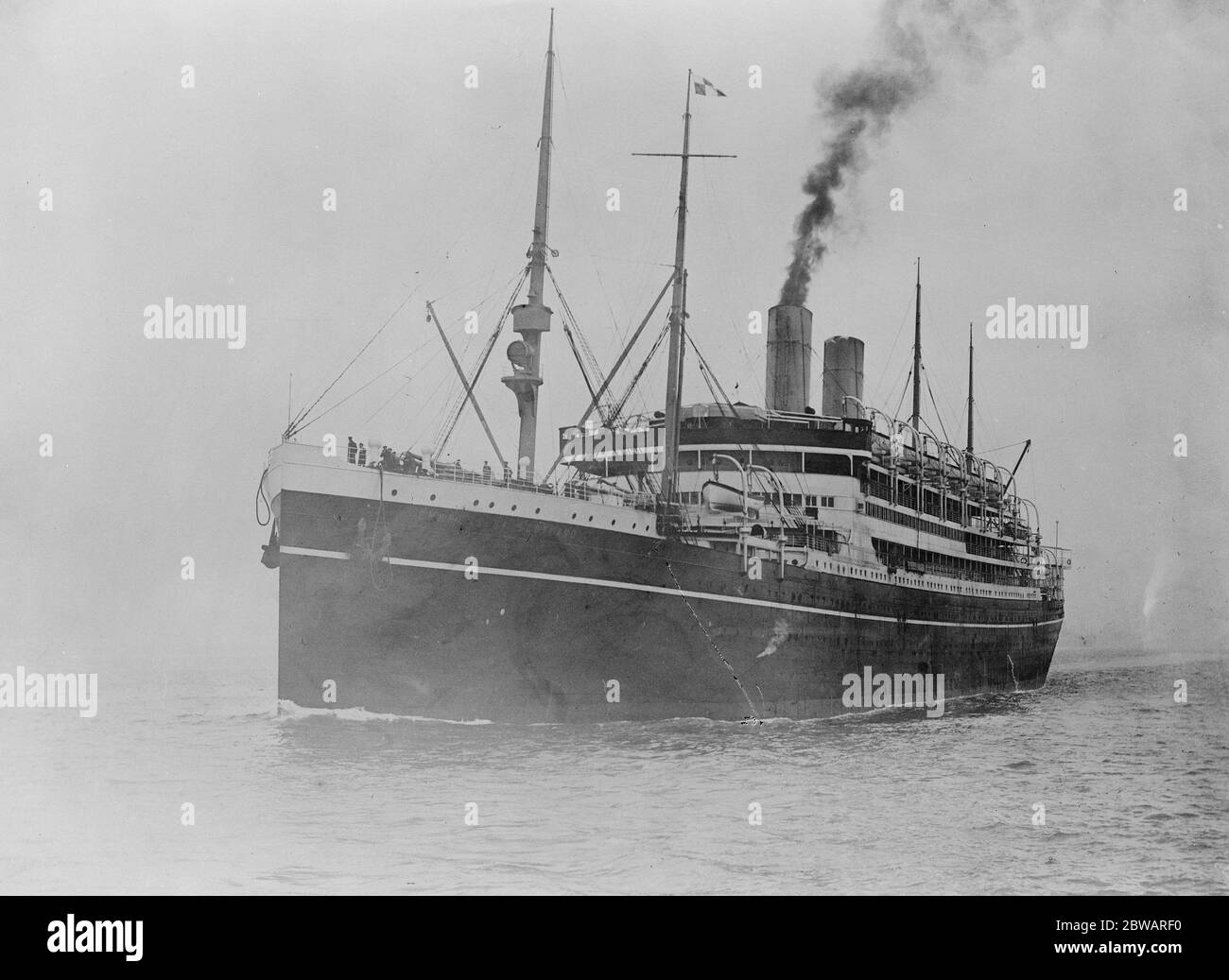 Kaiserin von Schottland am 13. Mai 1921 wurde das Schiff an den kanadischen Pazifik verkauft; sie wurde zur Kaiserin von Schottland umbenannt. Die neue Empress wurde für 459 Passagiere der ersten Klasse, 478 Passagiere der zweiten Klasse und 960 Passagiere der dritten Klasse umgebaut. Das Schiff wurde gleichzeitig auf Heizöl umgestellt. Sie war das größte kanadische Linienschiff der Pazifikküste, das am 22. April 1922 nach Quebec lief Stockfoto