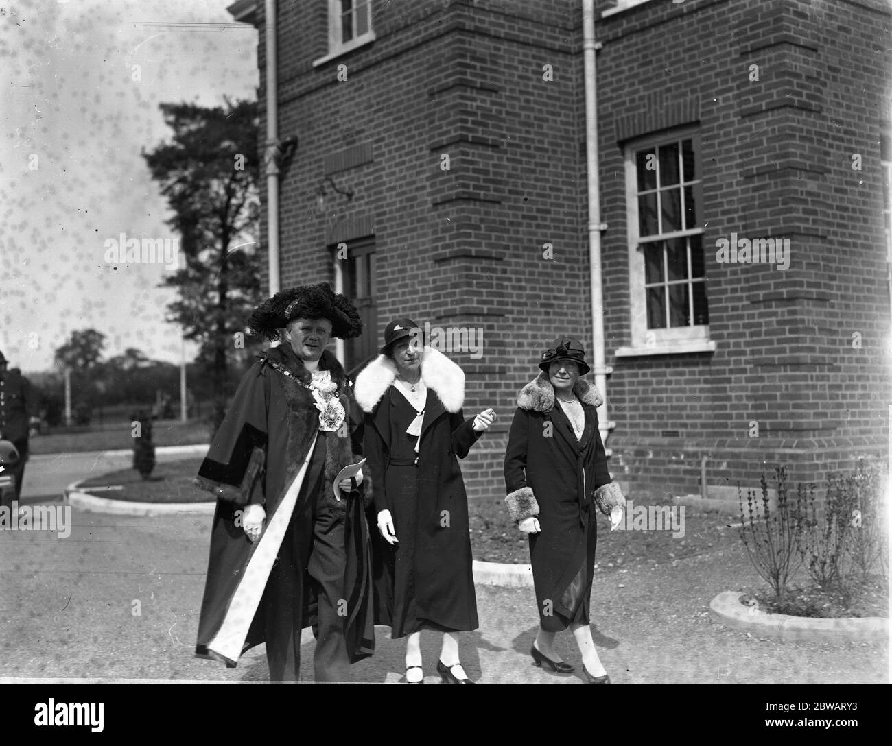 Eröffnung neuer Häuser und Arbeitsräume der John Groom ' s Crippleage, Edgware, London. Der Oberbürgermeister und die Bürgermeisterin, Sir Maurice und Lady Jenkins 20. Mai 1932 Stockfoto