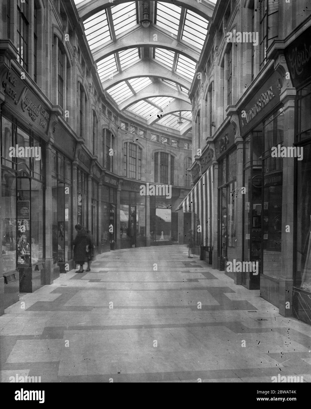 Das Innere der Royal Arcade , Worthing , Sussex . 1926 Stockfoto