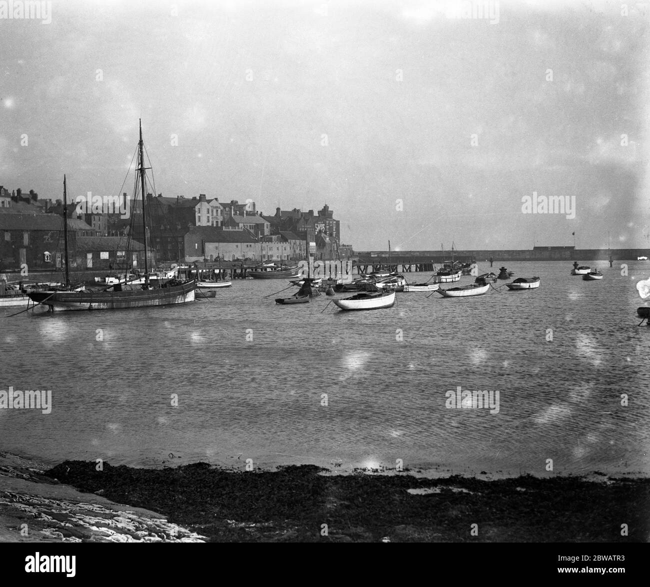 Ein Blick auf Bridlington Hafen und Stadt, Yorkshire. 11. Januar 1930 Stockfoto