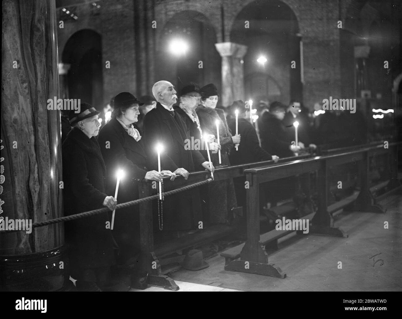 Der Segen der Kerzen; die Candlemass Zeremonie in Westminster Cathedral. Februar 1936 Stockfoto