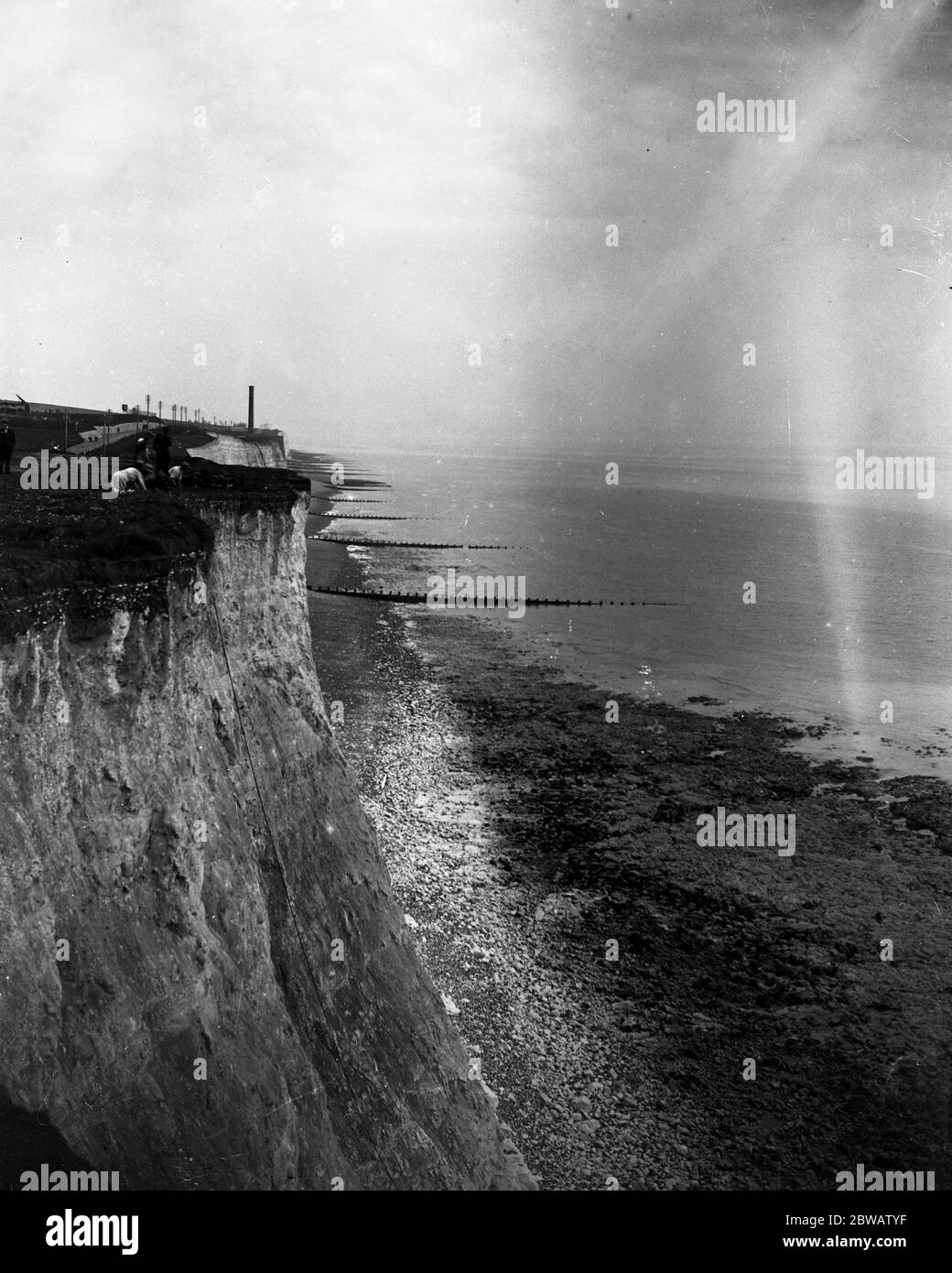 Küstenerosion auf den Klippen in der Nähe von Brighton, Sussex. 1920er Jahre Stockfoto