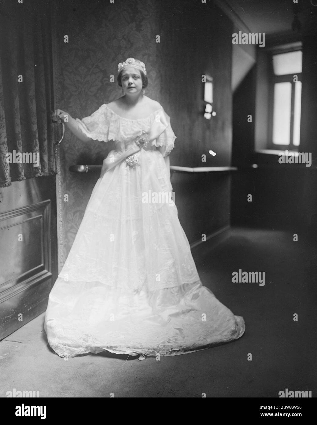 Soziale Prominente in brillanten Tableaux . Miss Megan Lloyd George als Königin Victoria aus dem bekannten Gemälde der königlichen Familie. 23 Juni 1922 Stockfoto