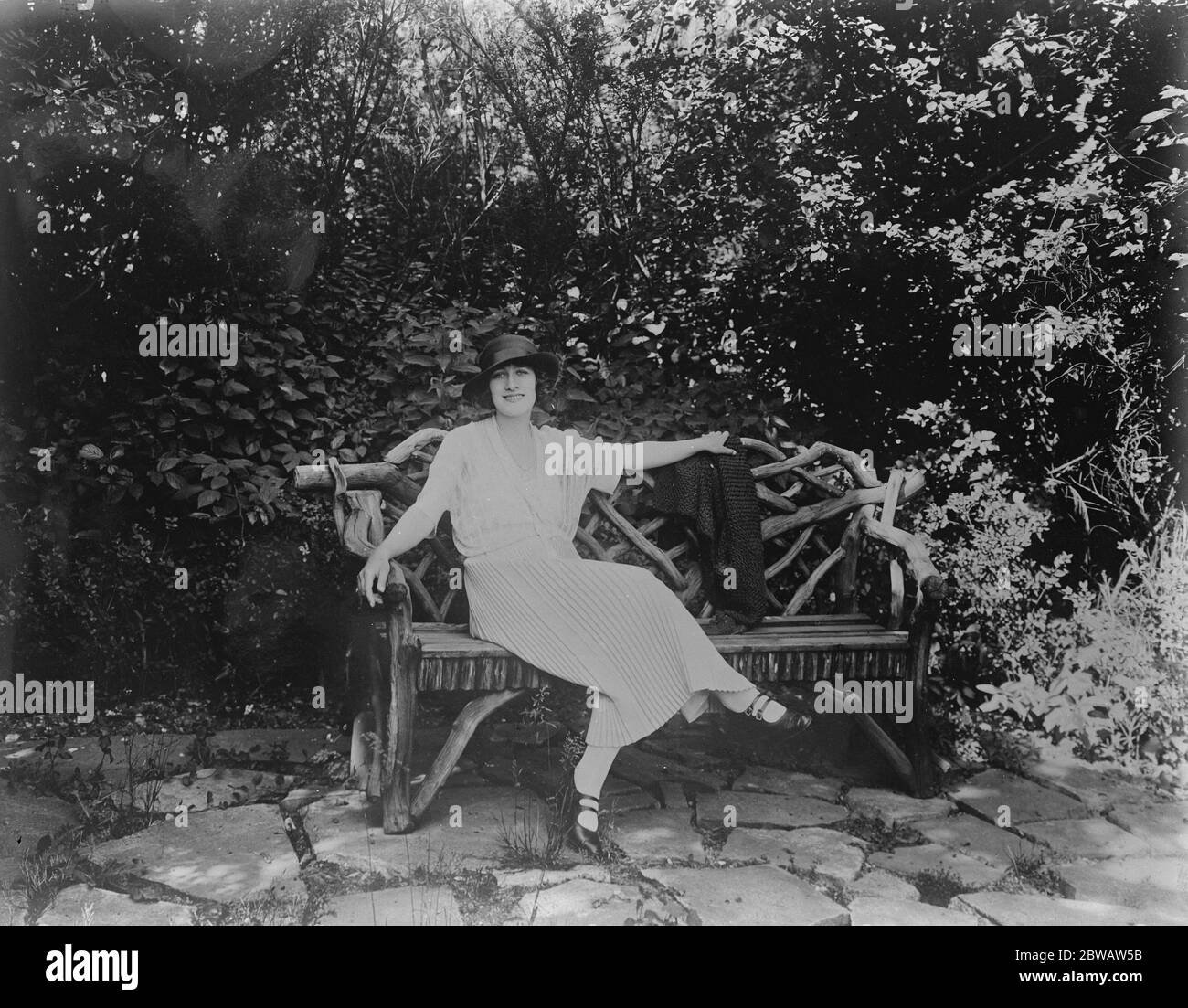 Die Frau der Rose zu Hause . Miss Phyllis wagen sich bei ihr zu Hause in Rickmansworth. 27 Juli 1922 Stockfoto