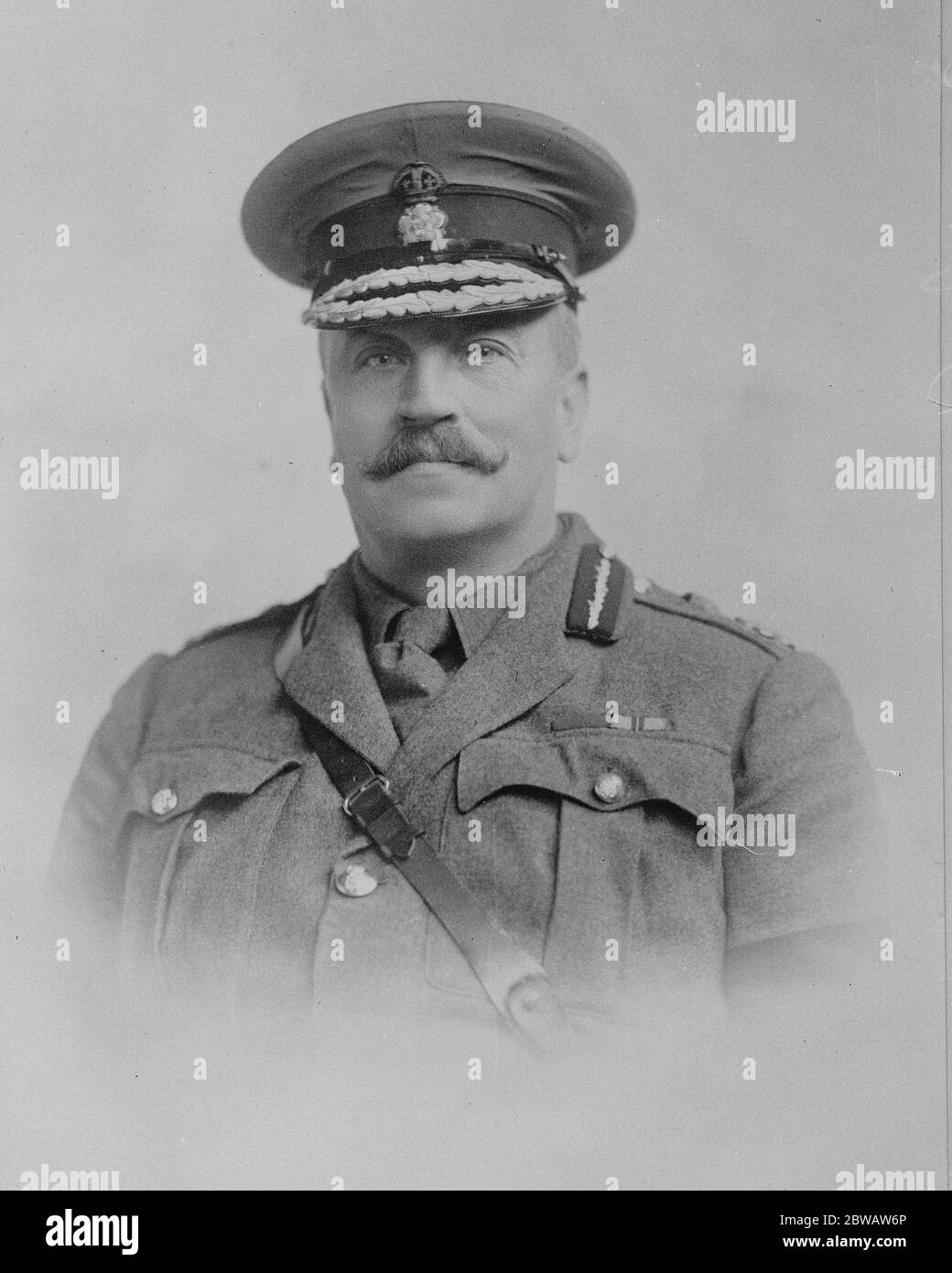 Colonel Sir T Courtney Warner, Bart, C B, der erneut bestreitet die Lichfield Division 13 November 1922 Stockfoto