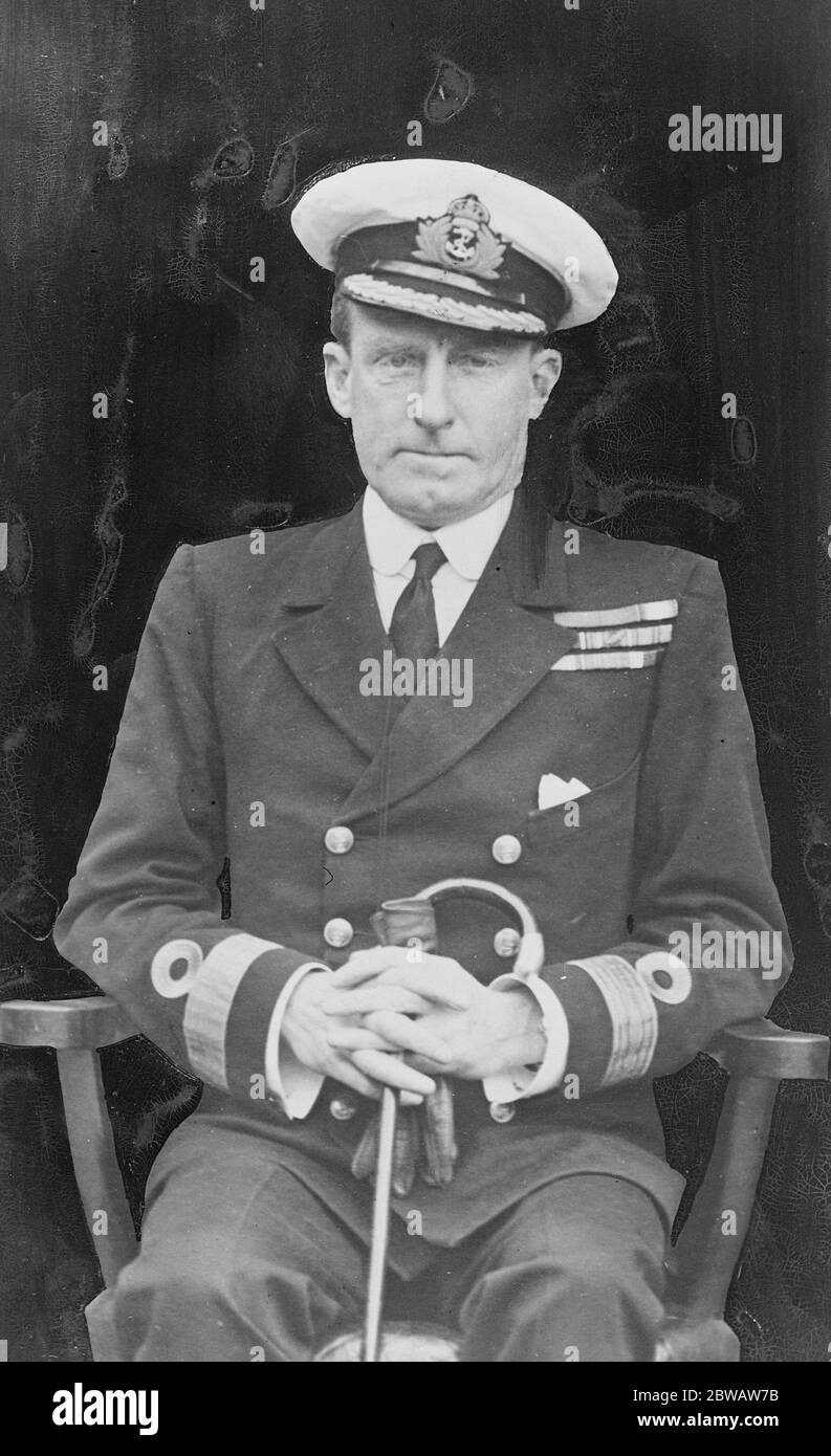 Commodore W. H. Boyle von der Royal Naval Barracks , Devonport 11 November 1922 Stockfoto