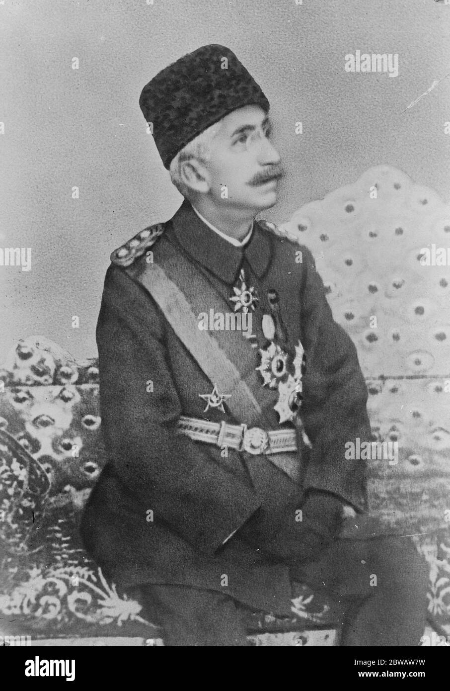 Nahost-Krise und die Konferenz von Lausanne EIN neues Porträt des Sultans Muhammed VI., der ihn am Empfang am 31. Oktober 1922 auf seinem Thron sitzend zeigt Stockfoto