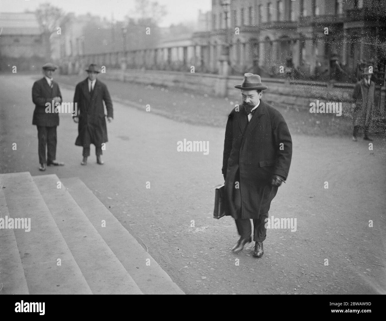 Der Dail und die Siedlung . Schicksalhafte Sitzung der Dail Eireann eröffnet am neuen University College, Dublin. Herr Gavan Duffy kommt an. 15 Dezember 1921 Stockfoto