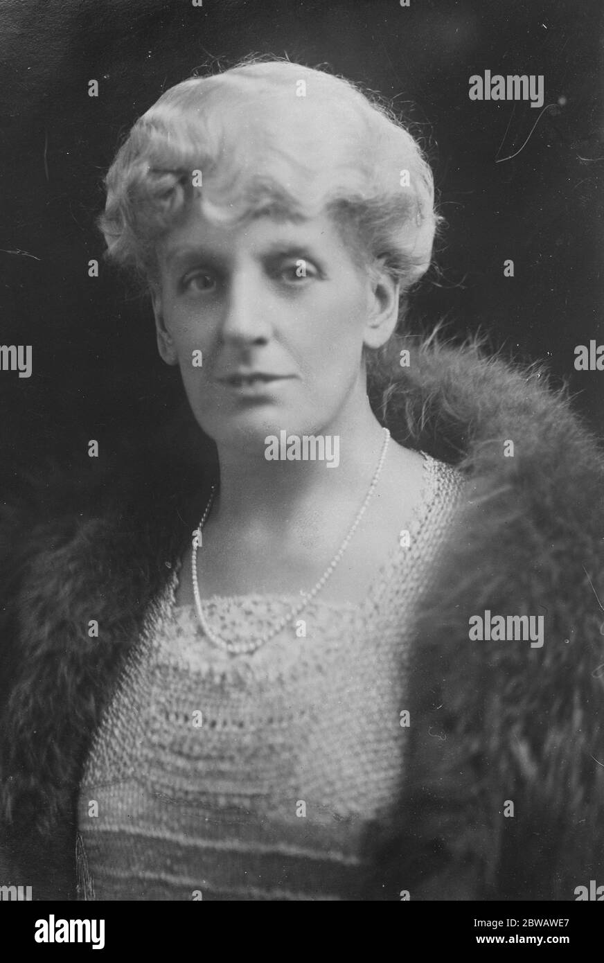Lady Emmott als liberale Kandidatin. Lady Emmott, die als Liberal Candidate für Oldham angenommen wurde. November 1922 Stockfoto