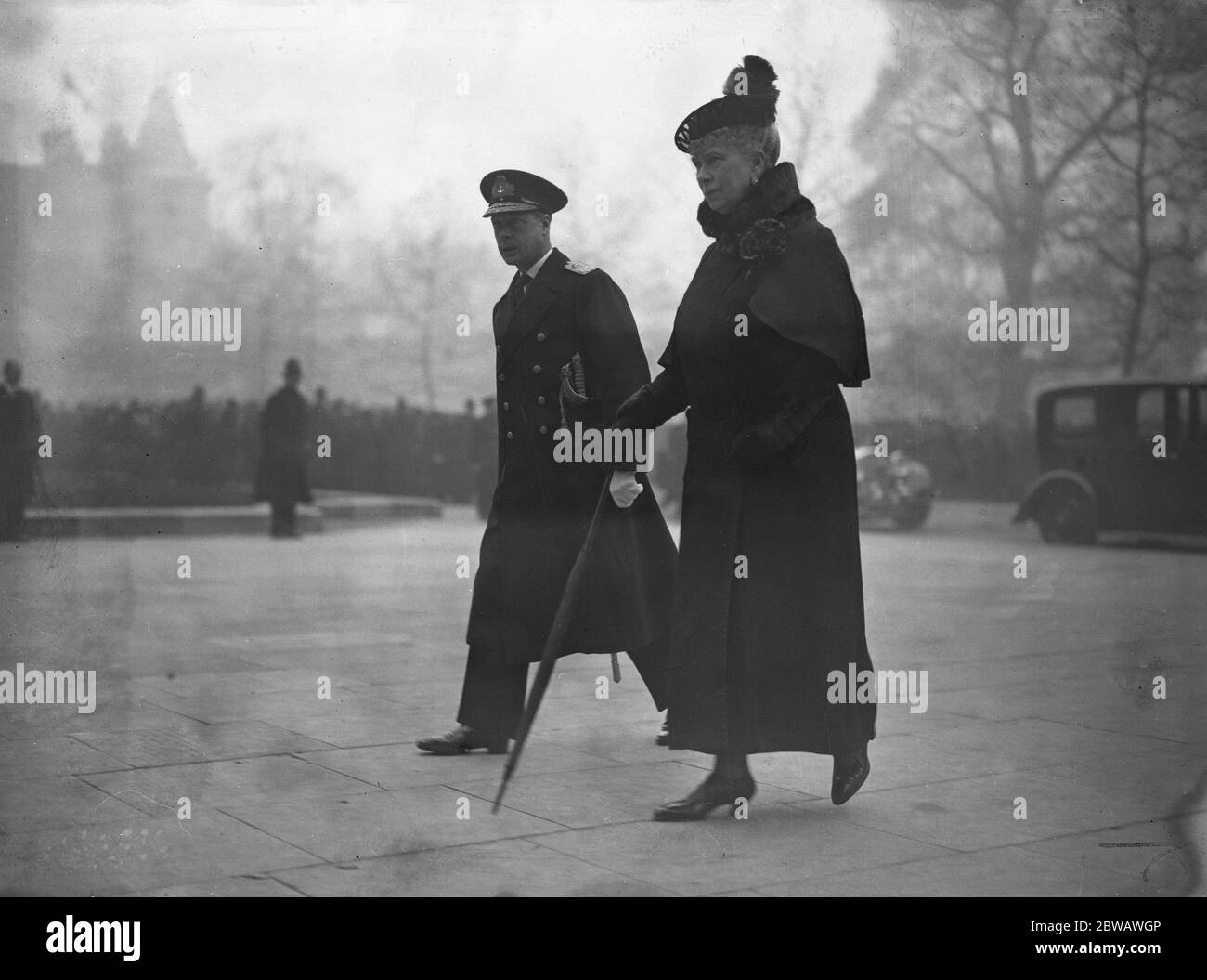 Waffenstillstandstag . Der König mit seiner Mutter Königin Maria. 11. November 1936 Stockfoto