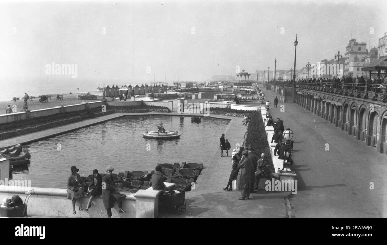 Das Bootstouren-Pool an der Strandpromenade von Brighton, Sussex. März 1931 Stockfoto