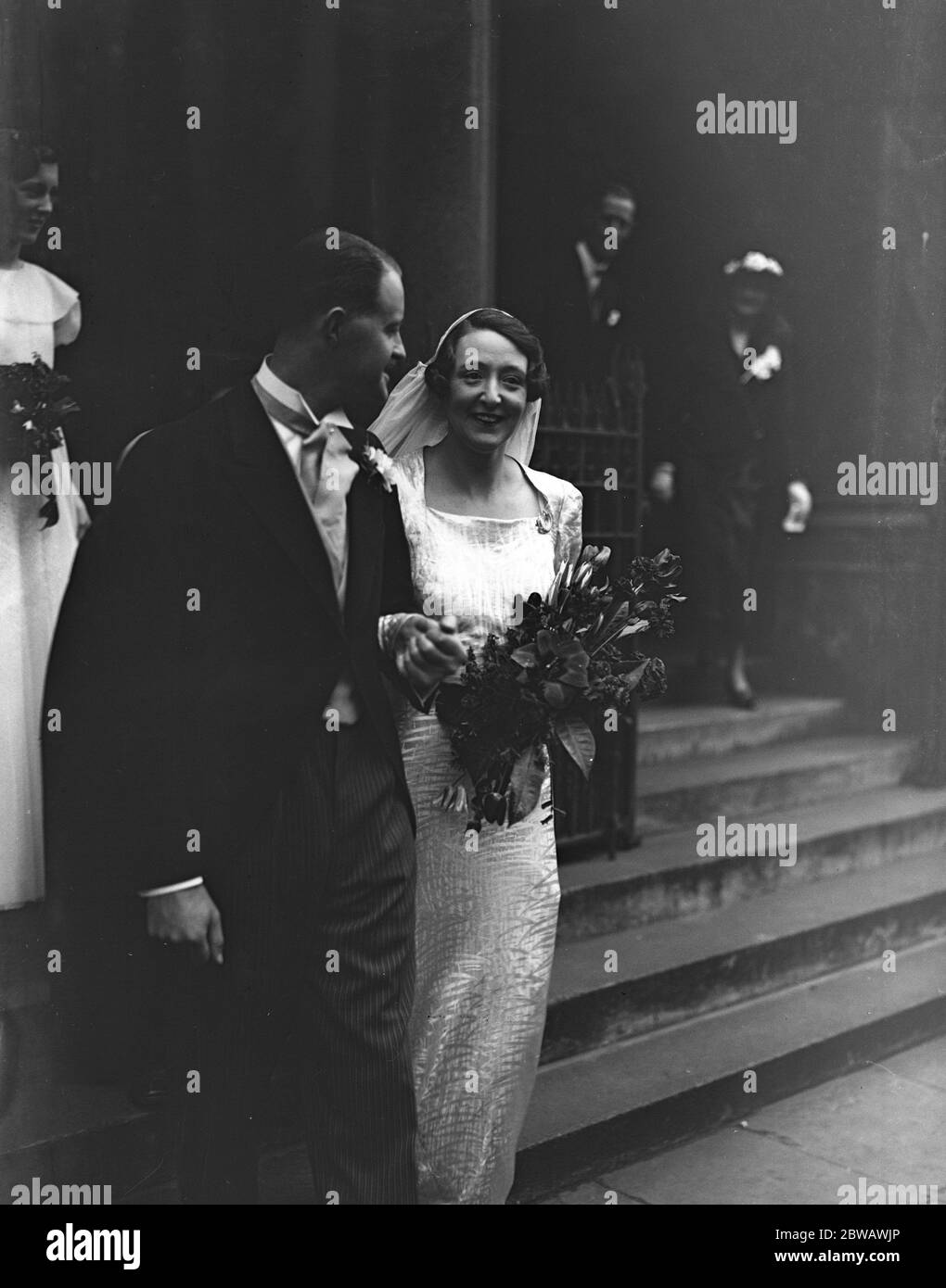 Hochzeit von Kapitän JW Hay, indische Armee, und Miss Everild Nickalls in St Columba ' s Kirche, Pont Street, London. 16 März 1936 Stockfoto