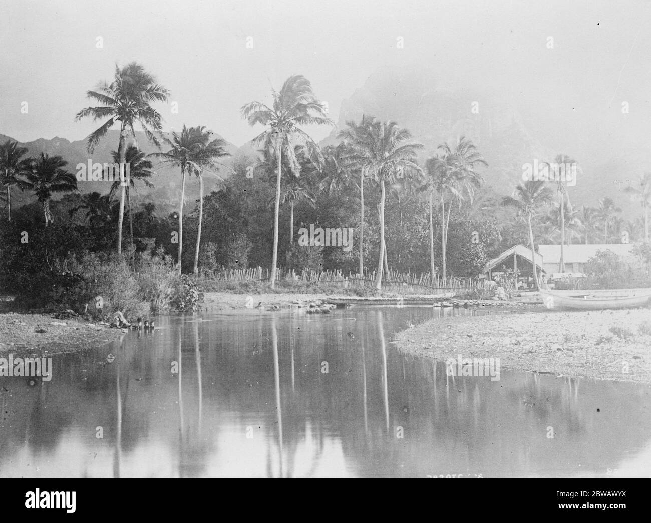 Rarotonga von den Cook Inseln , See und Berg scebery 13 April 1922 Stockfoto