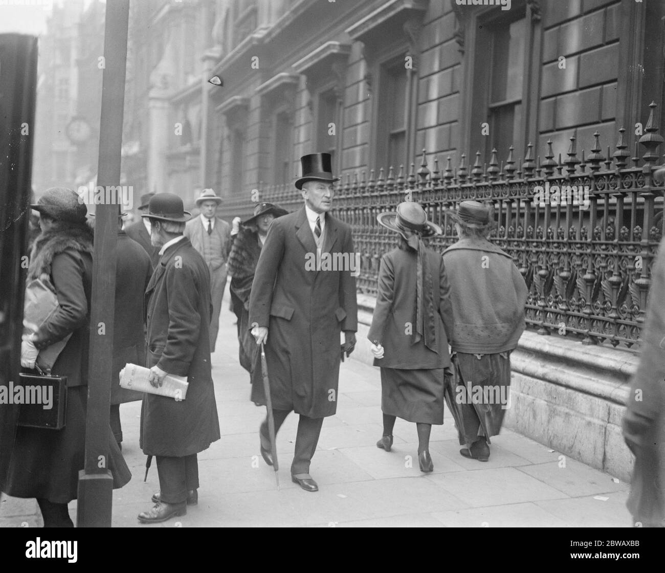 Privater Aussichtstag in der Royal Academy. Lord Horns verlassen . 28. April 1922 Stockfoto