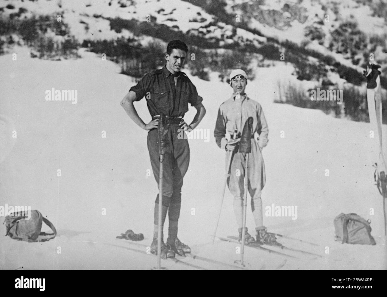 Prinz Amadeo ( Duca della Puglie ) , Sohn des Herzogs und der Herzogin von Aosta , der am 19. Januar 1923 in Roccaraso, Italien, in den Skisport starten wird Stockfoto