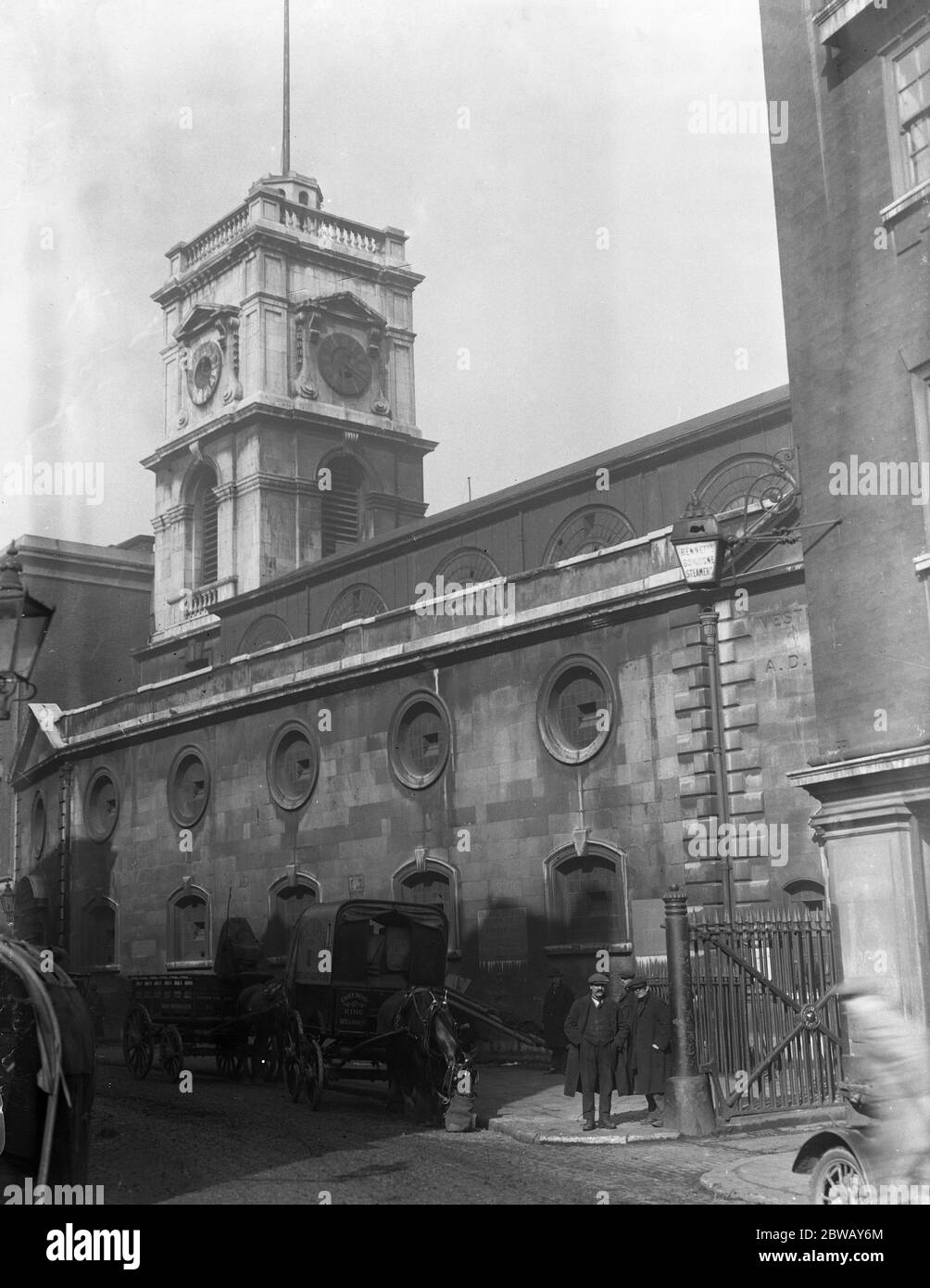 Kirche von St Olave , Tooley Street , London Bridge . Eine der Kirchen der Stadt zum Untergang verurteilt. 1925 Stockfoto