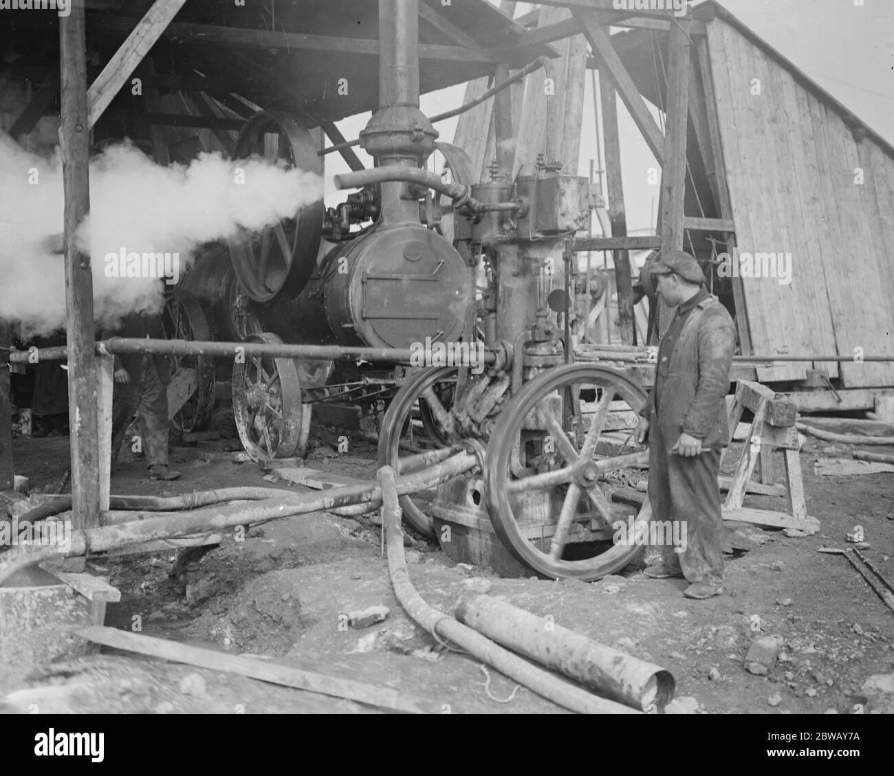 Kohle aus dem Krieg zerstörte Kohlefeld von Lens . Ein kleiner Teil einer der Pumpen an einem der Pitheads für die Wassergewinnung aus den Anlagen. 23. September 1920 Stockfoto