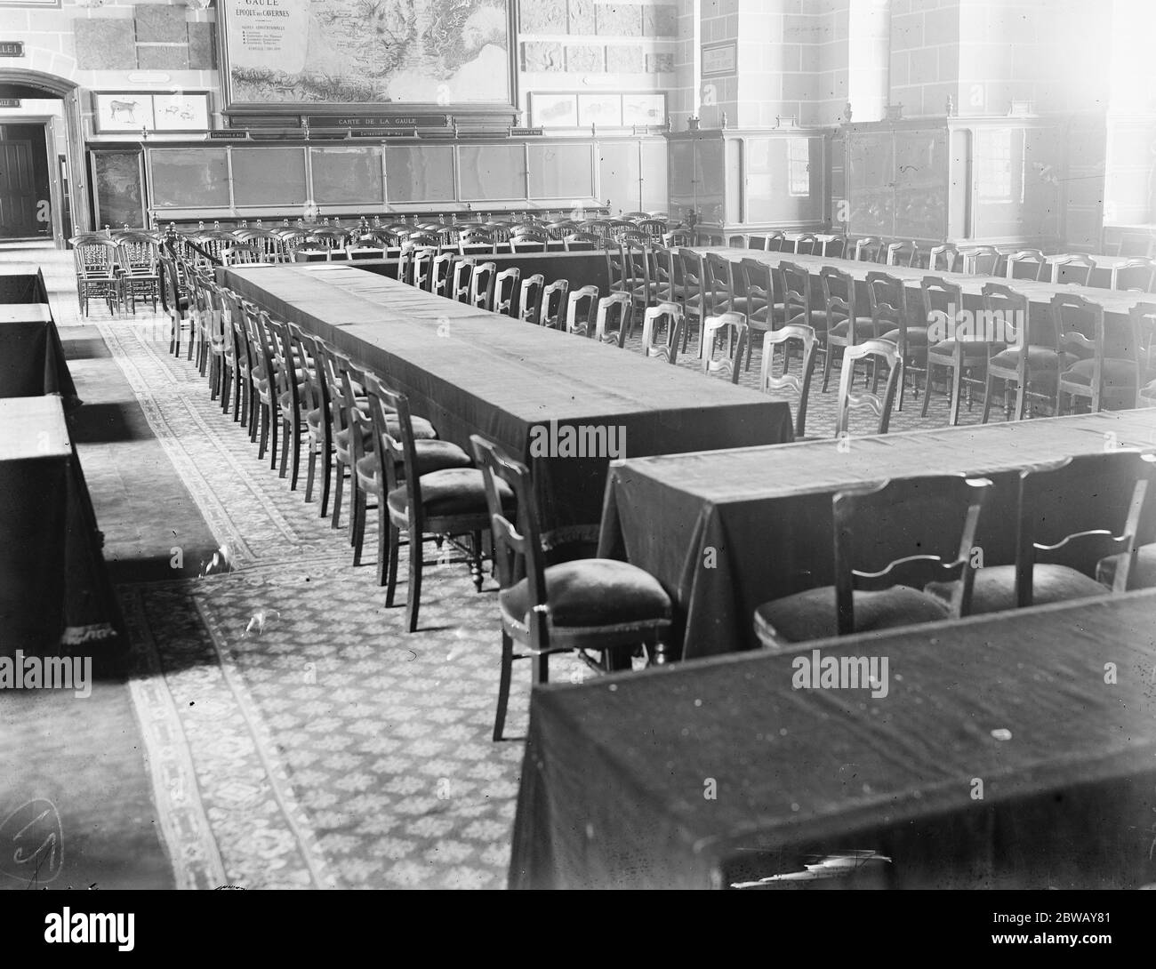 Friedenskonferenz . Paris Das Innere des Zimmers im Chateau St Germain, wo die Österreicher Frieden unterzeichnen. 1919 Stockfoto