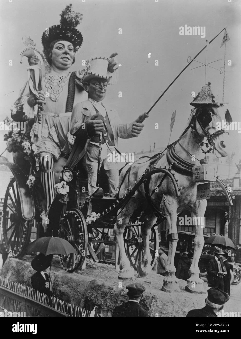 König Karneval in Nizza . Karneval Zeit ist wieder in Nizza und in diesem Jahr 's Fete war die brillanteste auf der Platte kommen. Die Riesenfigur des Monarchen der Heiterkeit. 27. Januar 1921 Stockfoto