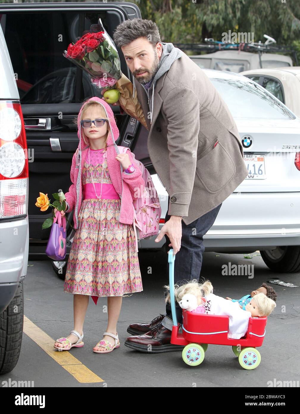 Ben Affleck bringt seine Töchter Violet und Seraphina zum Farmers Market, Pacific Palisades, Kalifornien 27. Januar 2013 Stockfoto