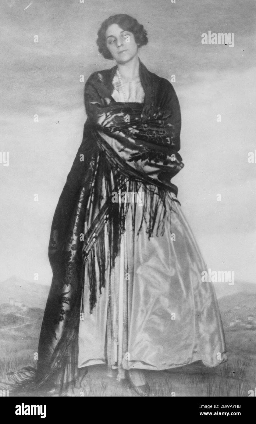 American Lady kauft Tsaritsa 's wunderbare Schal für £2,000 . Frau Cimbel Fleischer, von Philadelphia und Paris, eine Millionärin der Amerikanerin, die angeblich für £2,000 von einem Abgesandten der bolschewistischen Regierung einen wunderbaren Schal gekauft haben soll, der früher das Eigentum der verstorbenen Zariza war. Januar 1923 Stockfoto