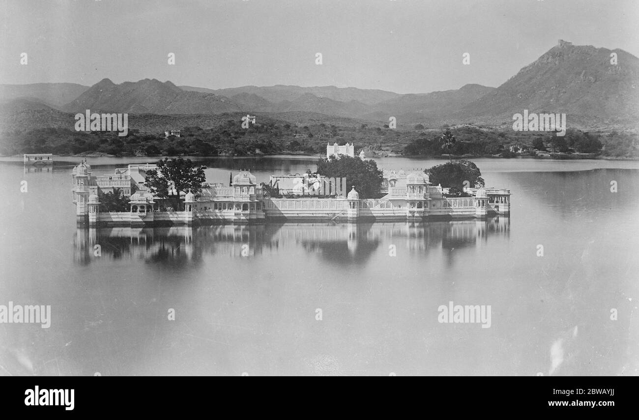 Wo der Prinz von Wales verbringt sein Wochenende. Die Marahajah von Udaipur 's wunderbaren Palast in den See. 26. November 1921 Stockfoto