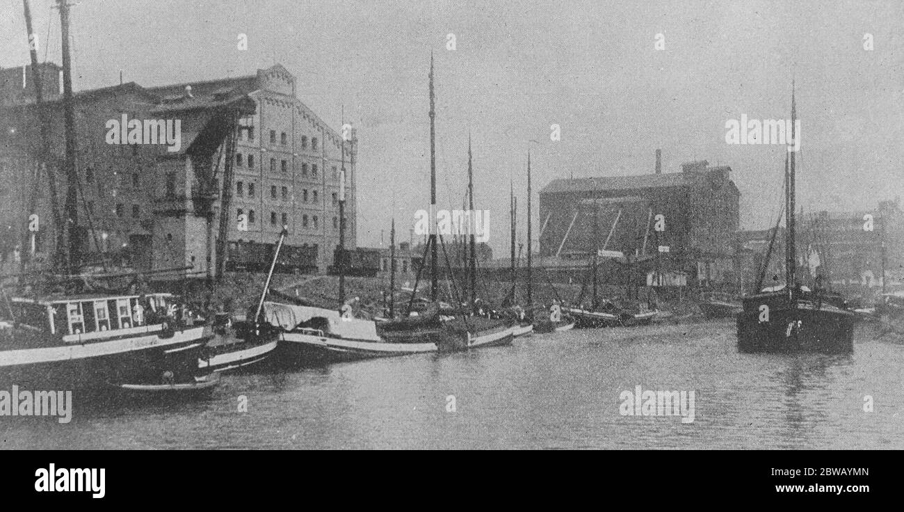 Drei von Alliierten besetzte Rheinländer Blick auf Duisburg mit den Regierungslagern am Großen Hafen 10. März 1921 Stockfoto