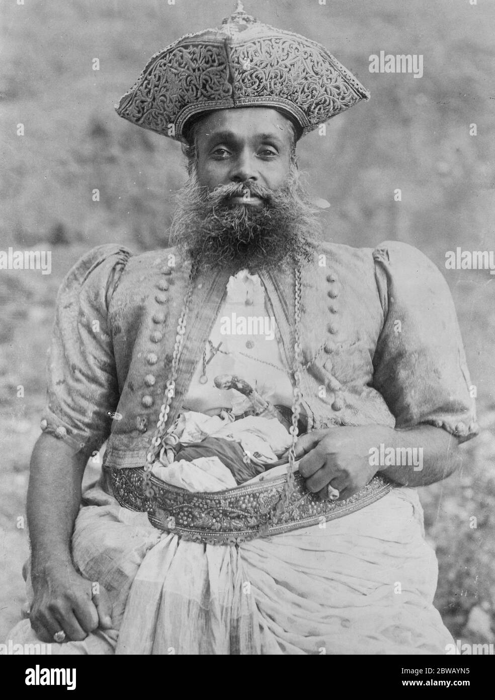 Der Besuch des Prinzen von Wales in Ceylon. Einige der Wunder der Insel . Ein Kandyan Chef von Ceylon, Sri Lanka 21. März 1922 Stockfoto